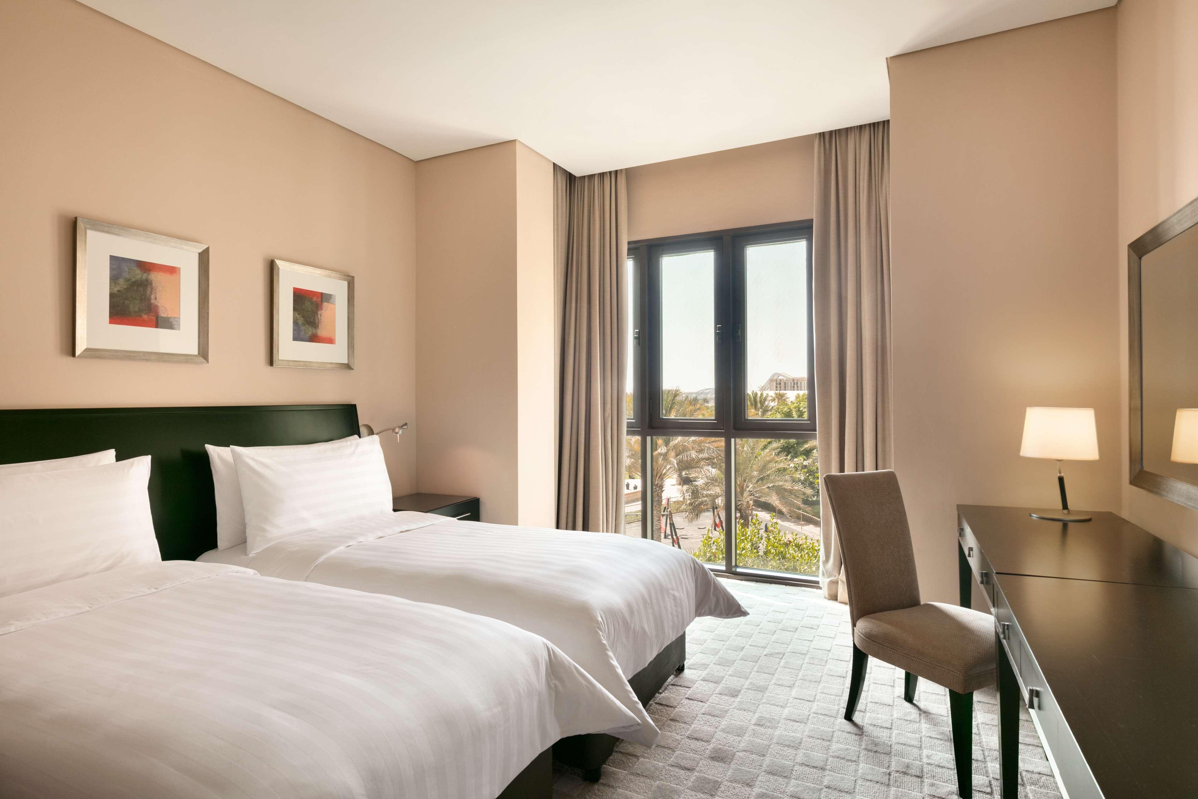 Shangri-la Qaryat Al Beri, Hotel