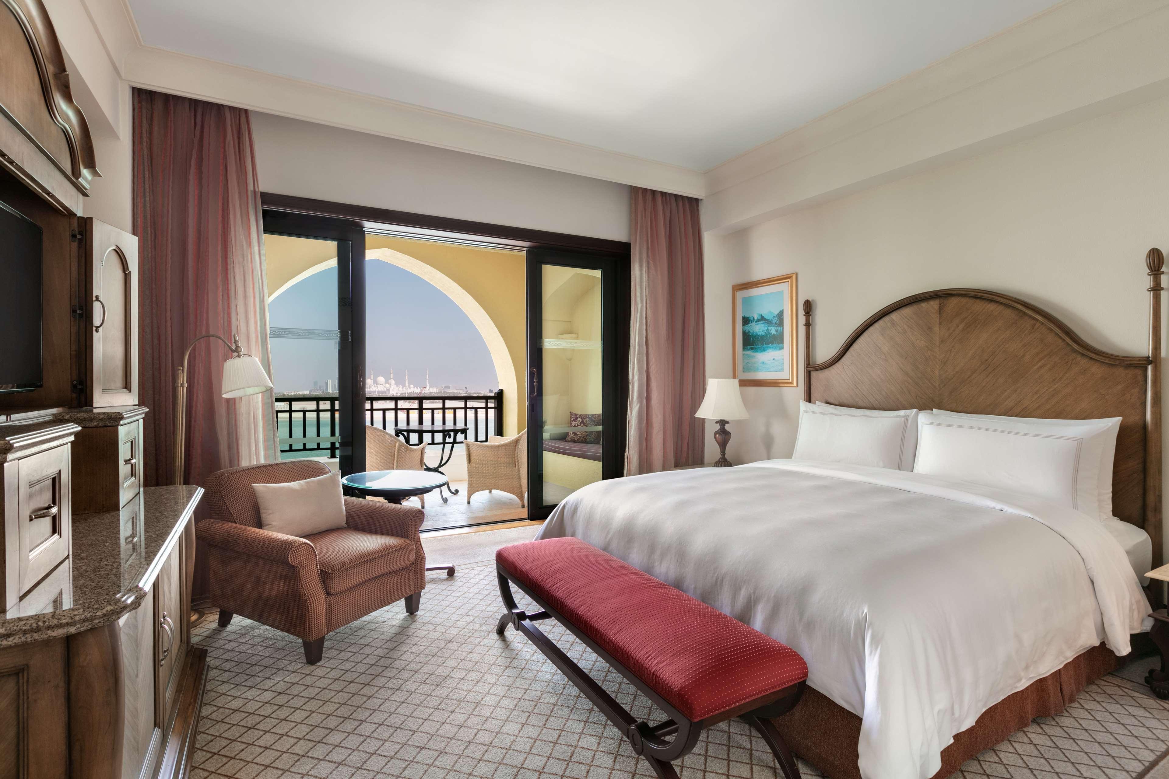 Shangri-la Qaryat Al Beri,