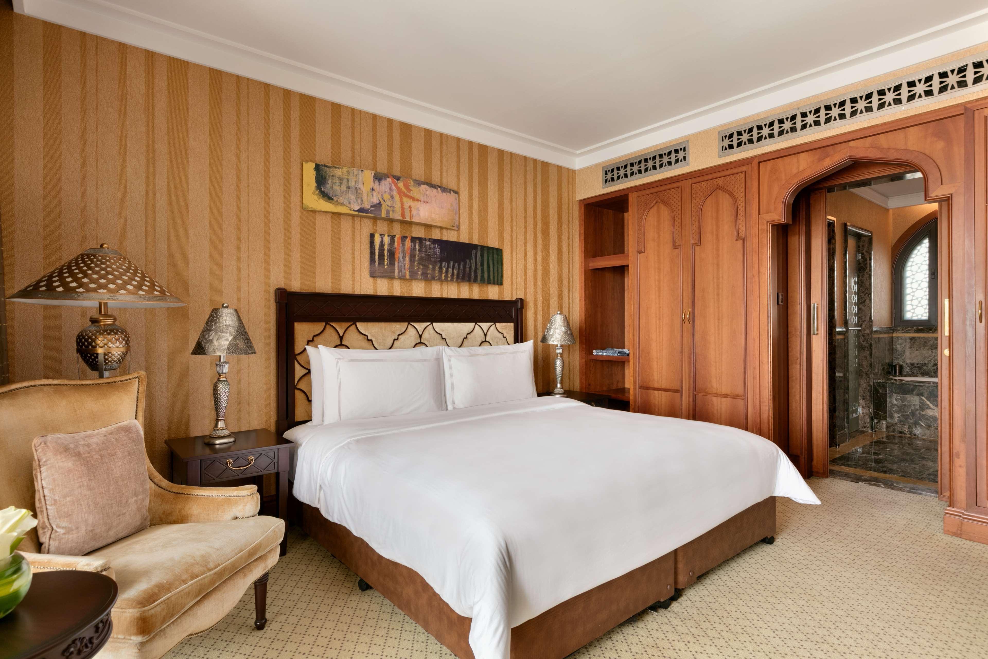 Shangri-la Qaryat Al Beri, 5* Abu Dhabi